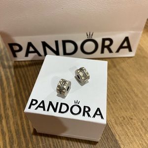 Authentic Pandora set of 2 clips silver.
